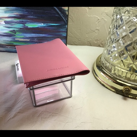🛍️NWOT Leather “In Honor of Breast Cancer Awareness” Pass Port Wallet Case… - Picture 8 of 11